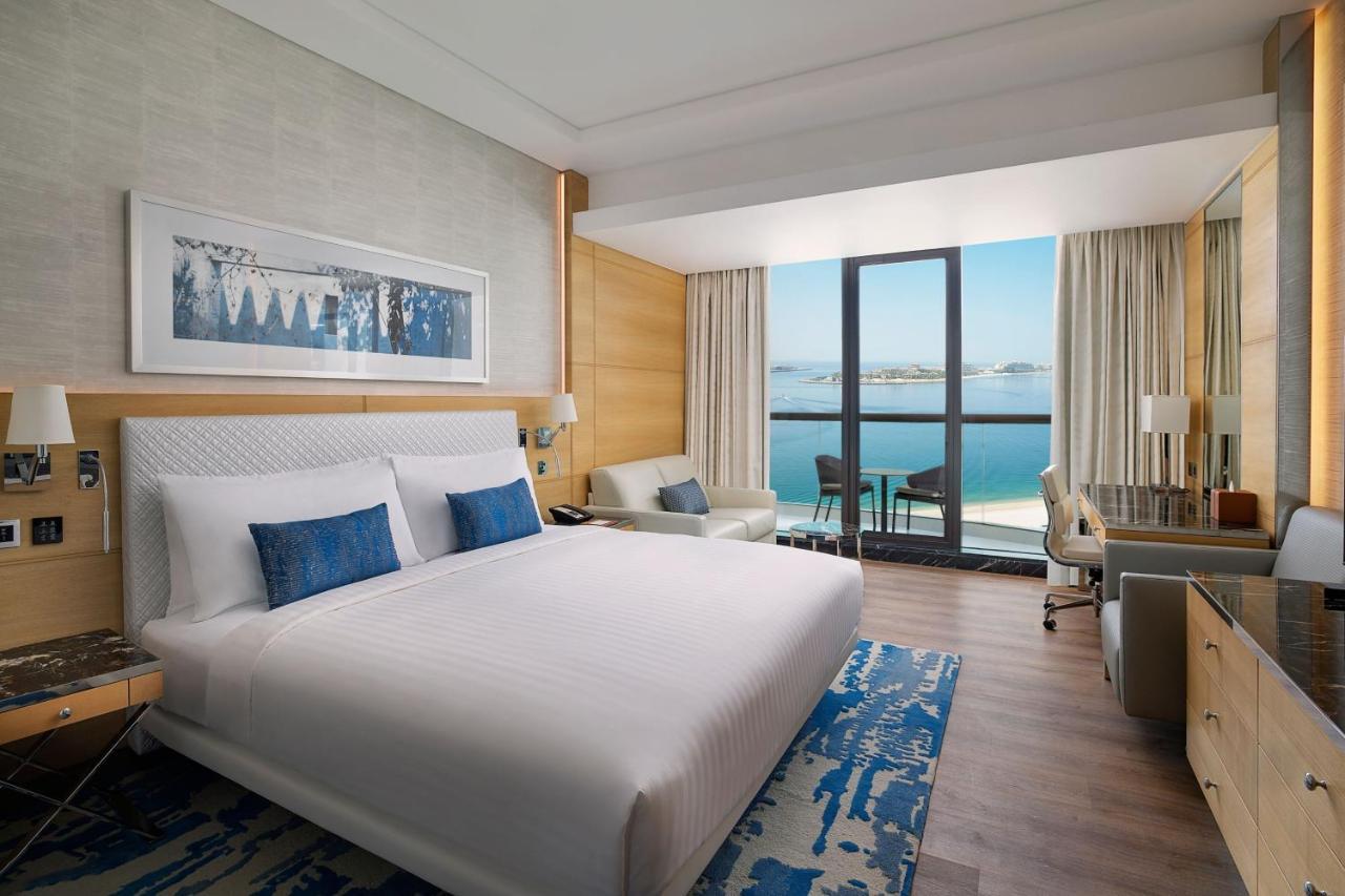 M Club Room, 1 King Bed with Sofa Bed, Club Lounge - Evening Cocktail Hours, Private Balcony